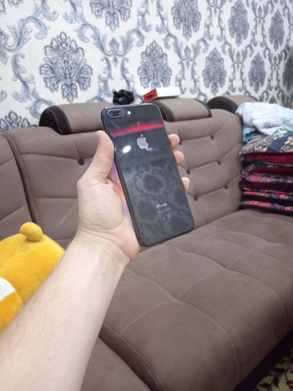 Iphone 8 plus 64gb srochna sotiladi