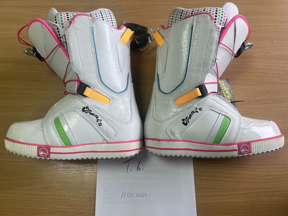 De vănzare Boots Trans, marimea  37