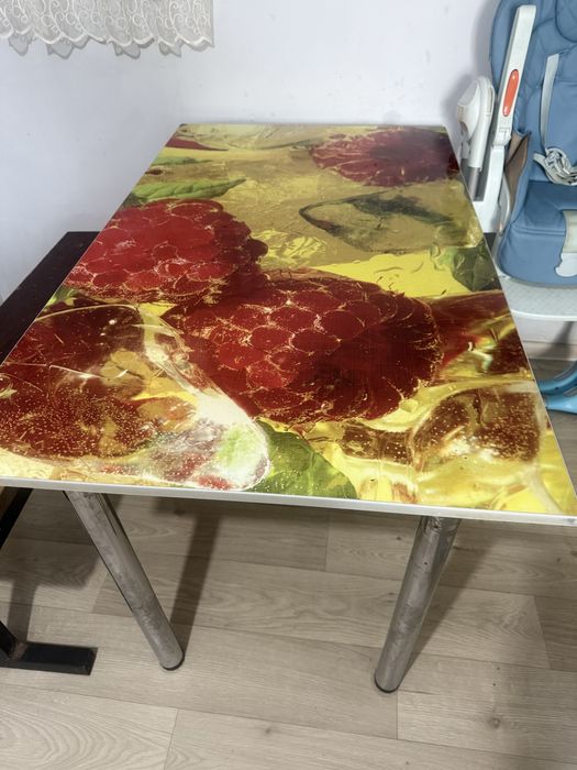 Продам кухонный стол в хорошем состоянии