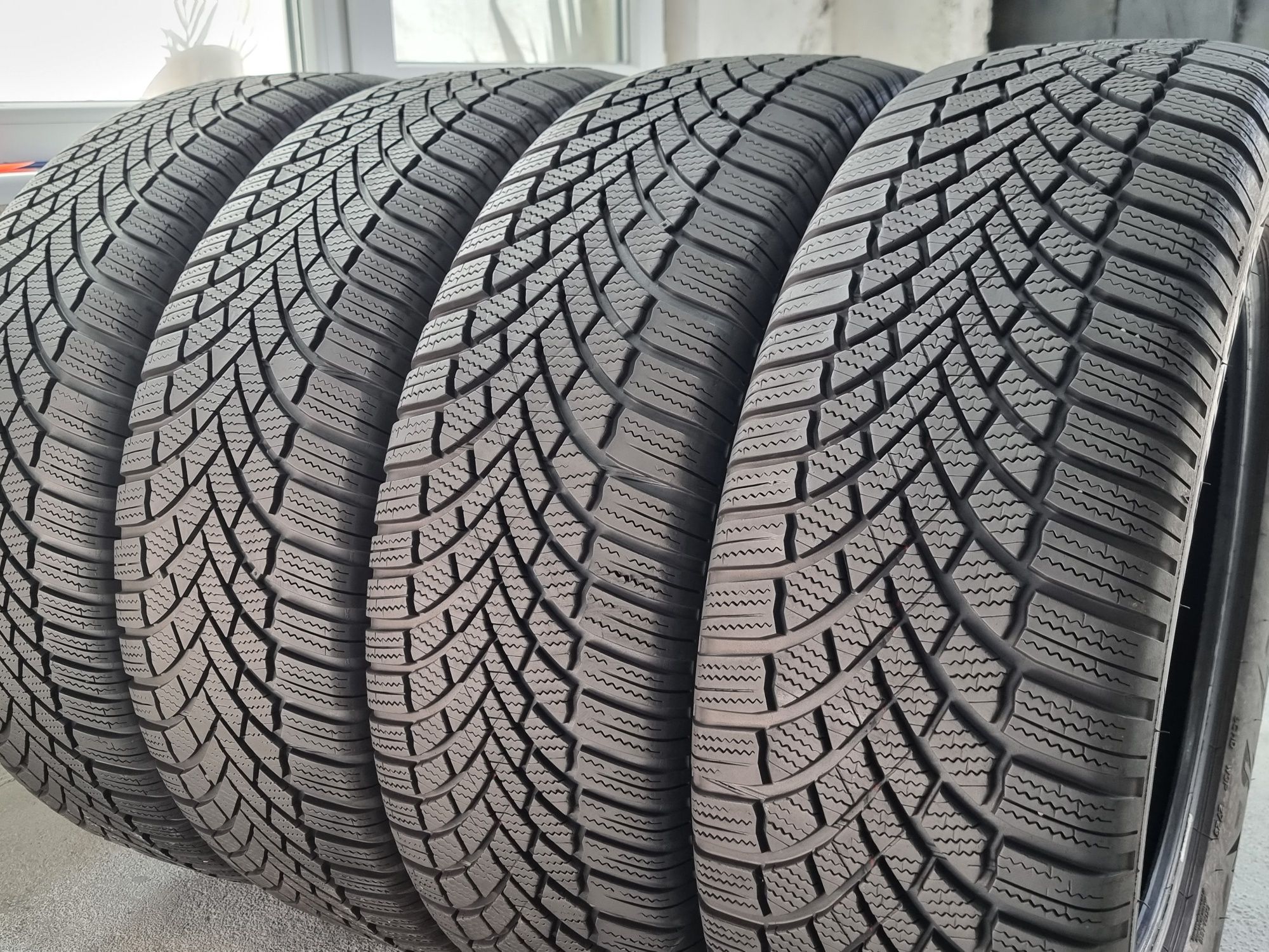 "Dot 23" 225/60/18 Bridgestone 4Броя: 700лв 7.5мм