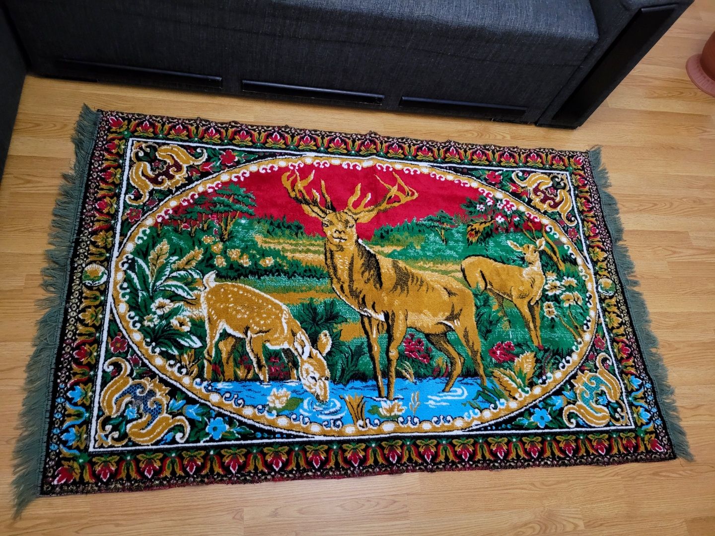 Carpeta persana Cerbul și căprioarele