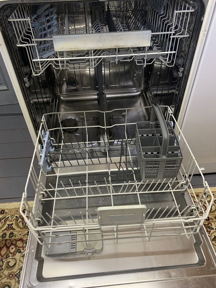 Встроенная посудомоечная машина