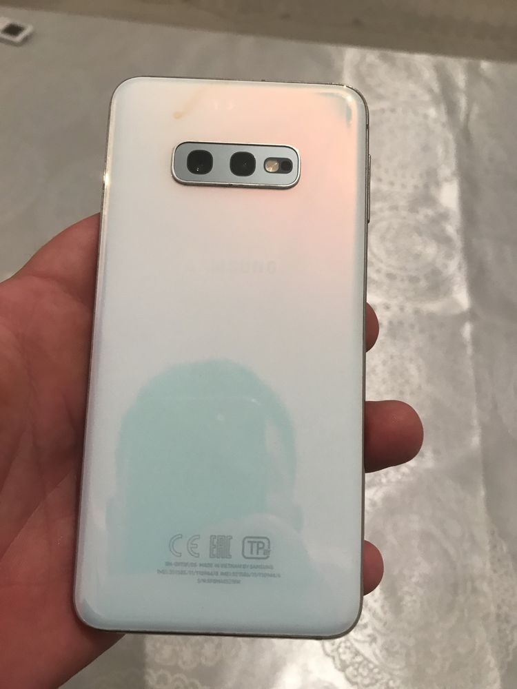 Продаеться samsung S10E