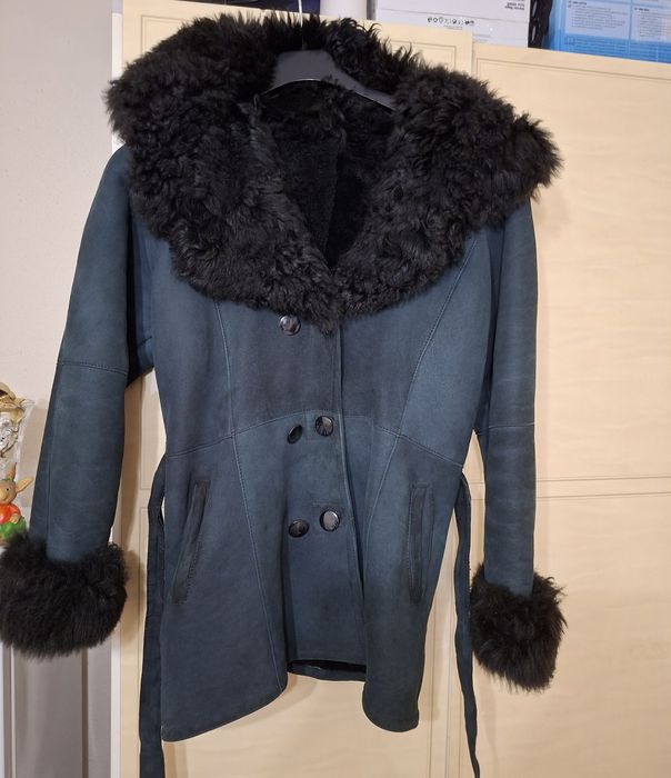 Vănd cojoc blană naturală în stare perfectă .