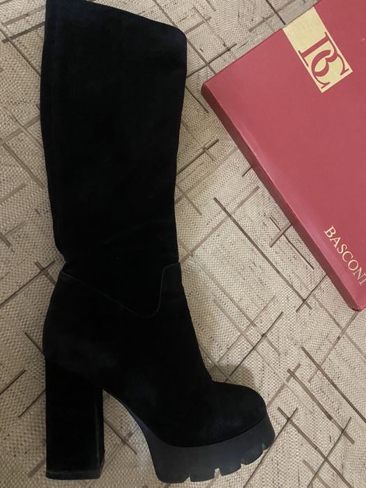 Продам замшевые сапоги