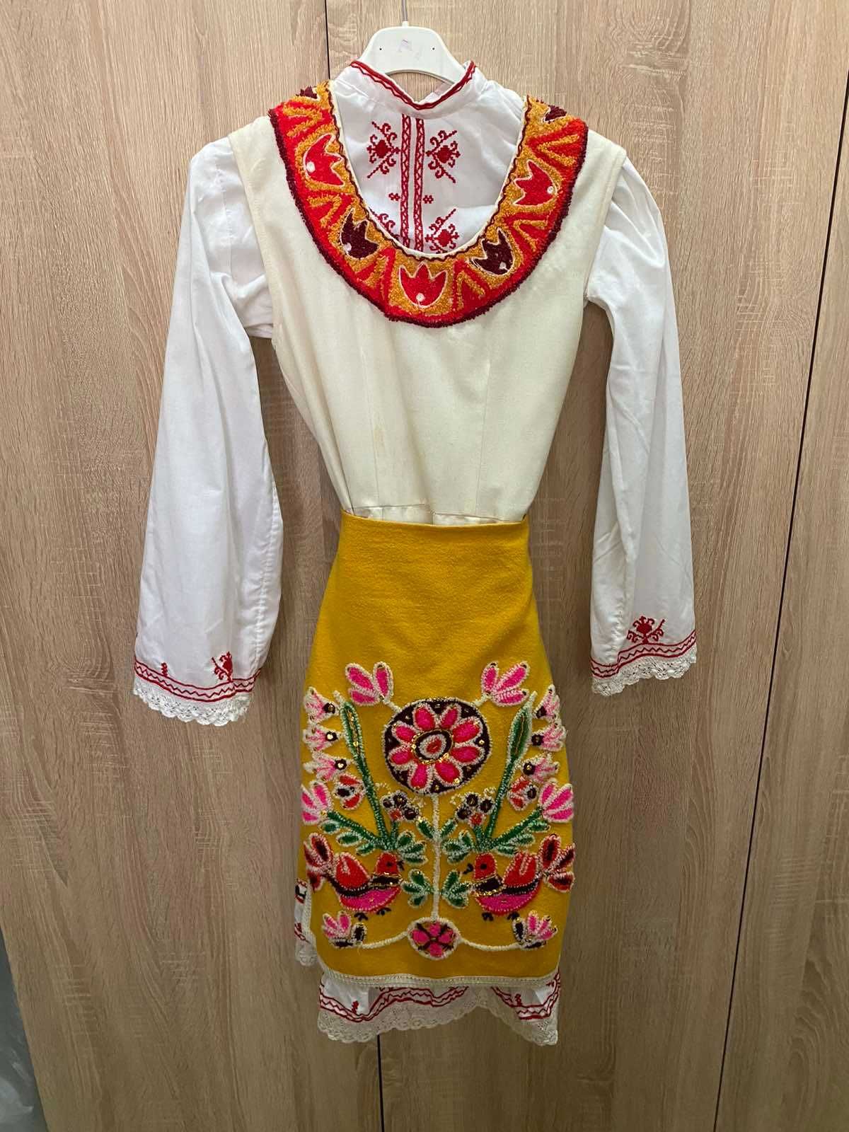 Дамска тракийска народна носия