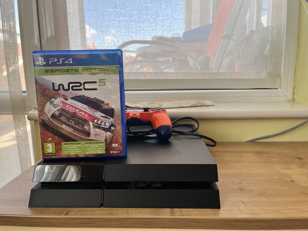 PlayStation 4 + подарък