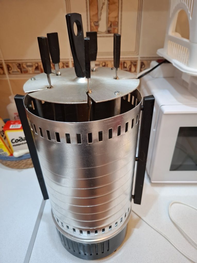 Продам шашлычницу электрическую.