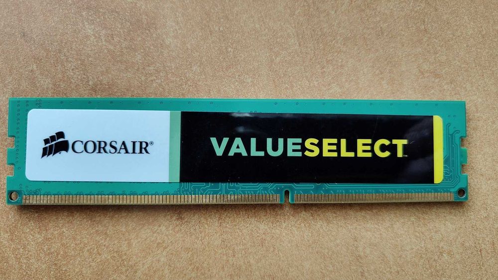 Продавам RAM Corsair DDR3 2x4GB