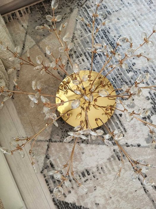 Люстра потолочная  с лампочками