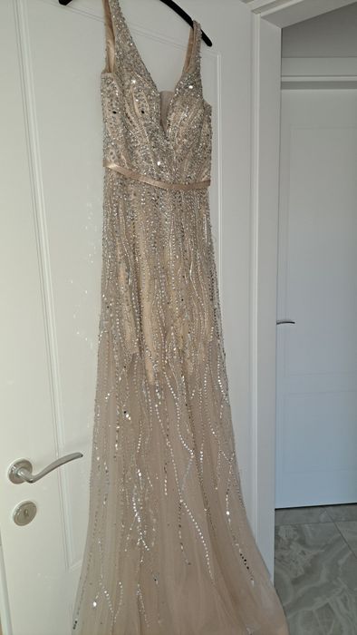 Официална  рокля