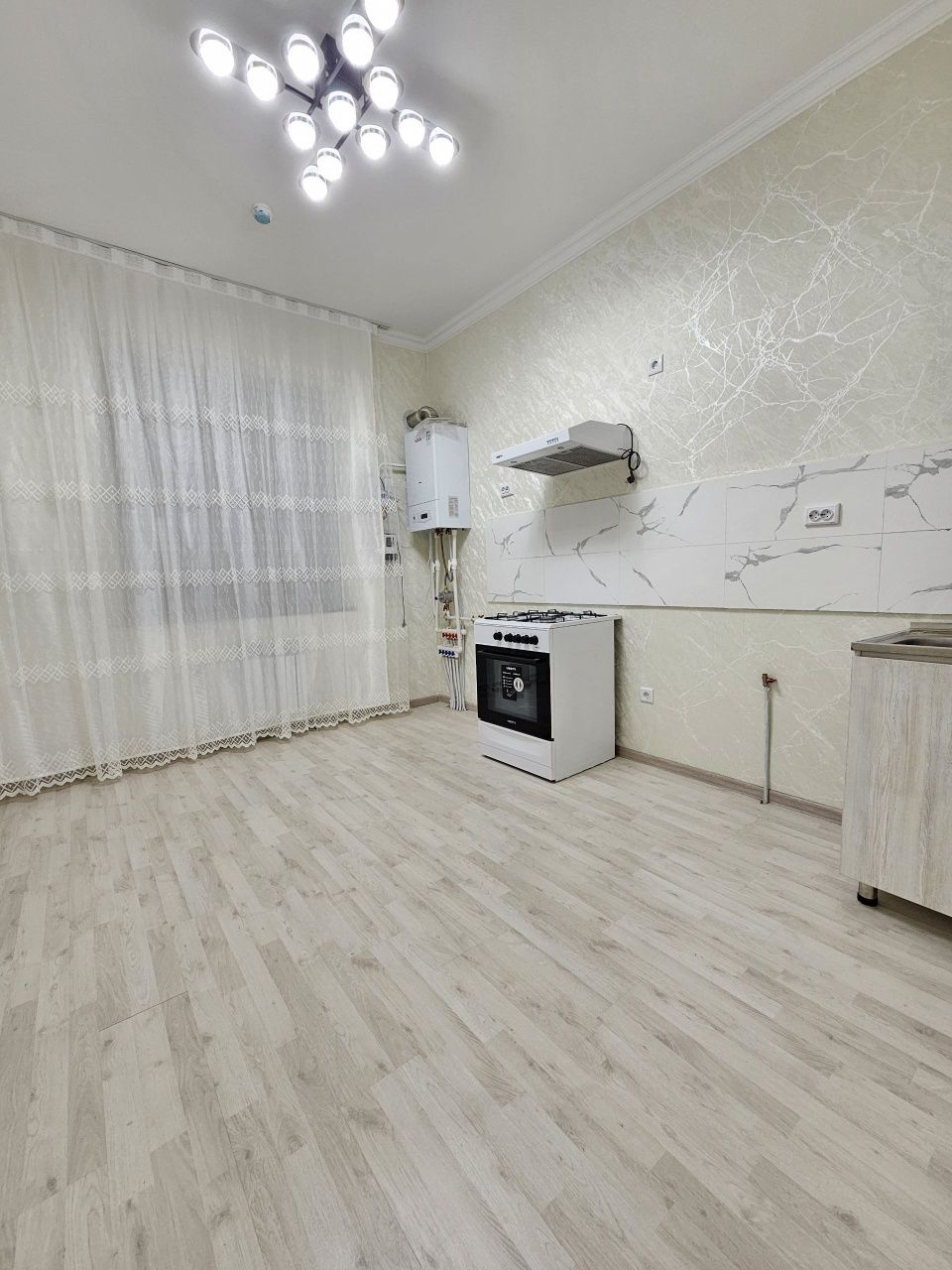 .Сквазной новостройка 3хона 83м2 арзон 67.5$ янги ремонт люстралар Янг