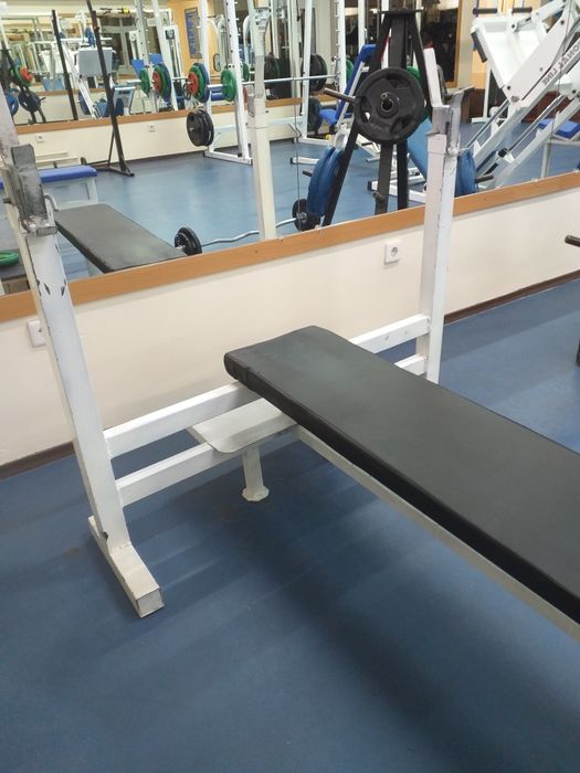 Стол для поднятия тяжестей штанги