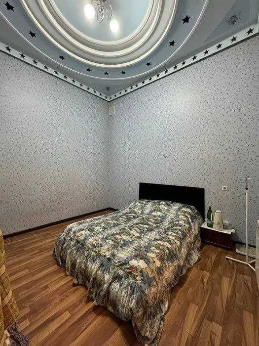 Продаётся дом в Миробадском райне ор-р Sar Hotel участок 2.5 соток