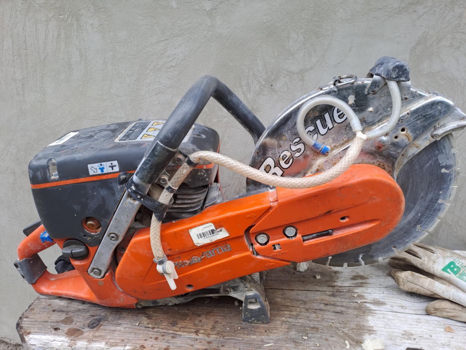 Talpa de compactat si drujba de taiat beton