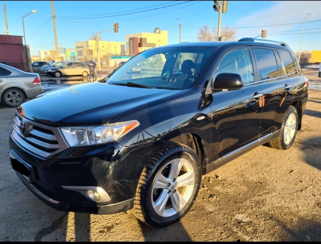 Продам машину Toyota Highlander