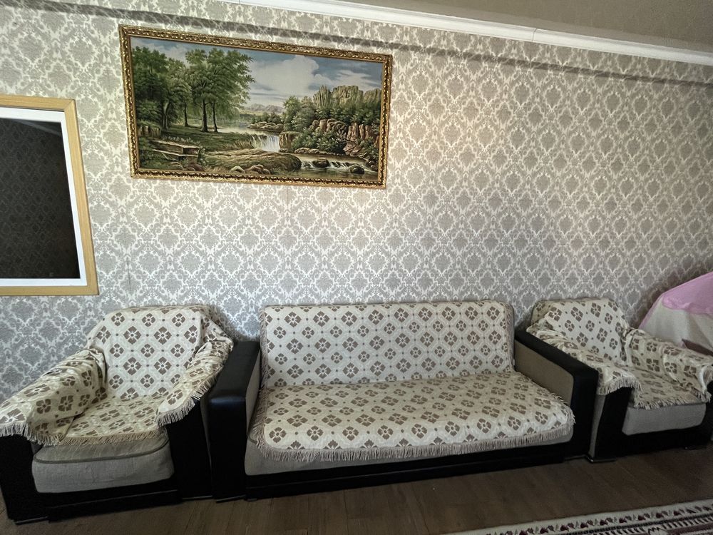 Продается диван с 2 креслами
