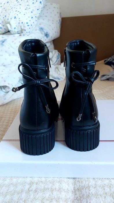 Vand ghete noi din  piele ,firma pass collection, nr. 39