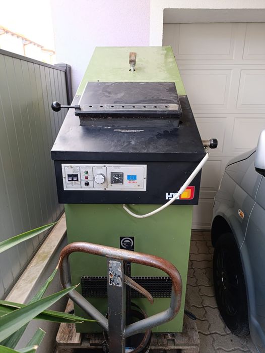 Vând ancalziri centrale pe peleți lemne și injector combustibil ulei.