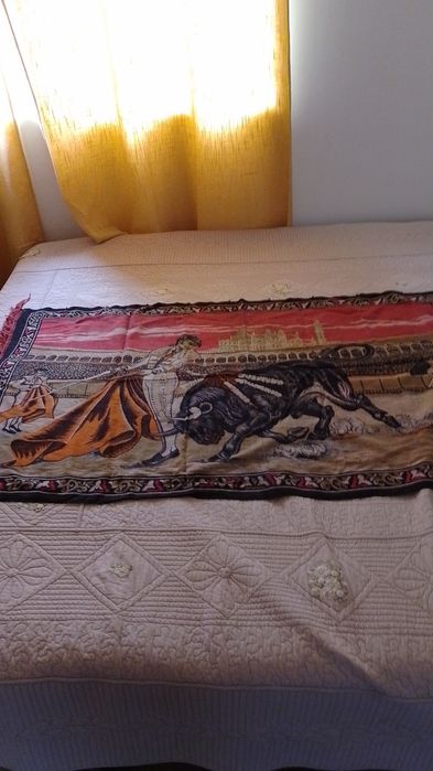Carpeta din epoca de aur reprezentand lupta toreadorului in arenele ro