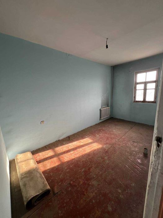 Квартира сотилади Чорсу Версал 3/7/9
Балкон 1/7 ўрта 72м² ремонт талаб