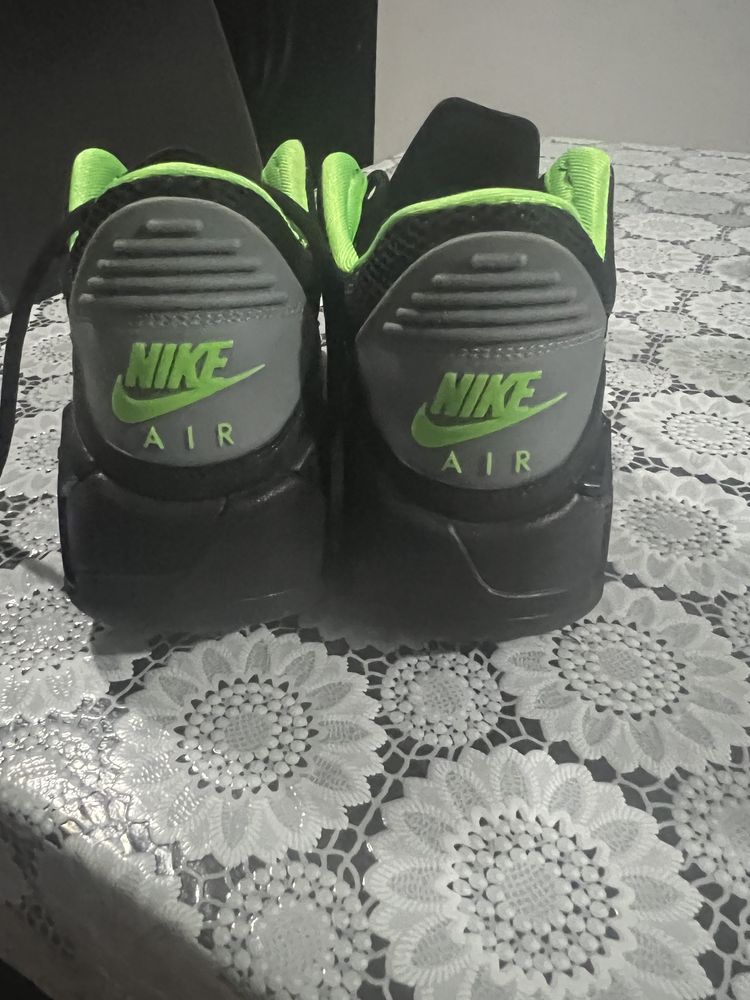 Vând Nike Jordan