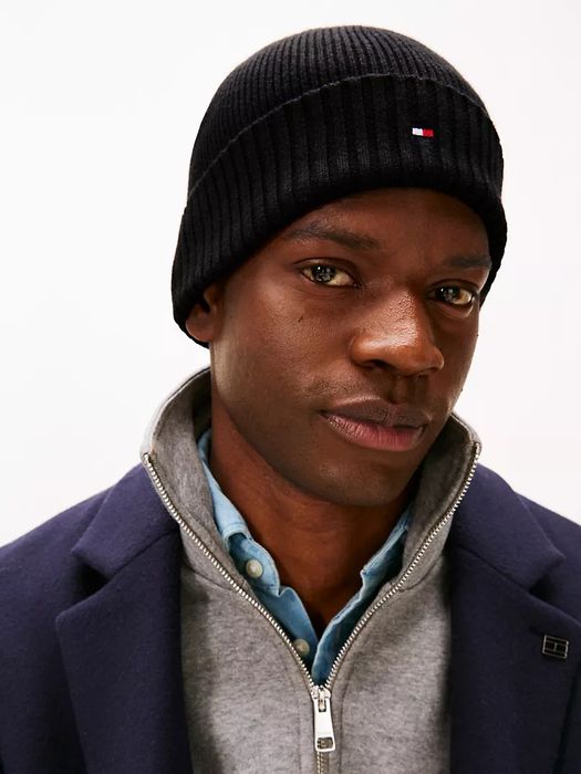 Шапки от Tommy Hifiger и Armani Exchange