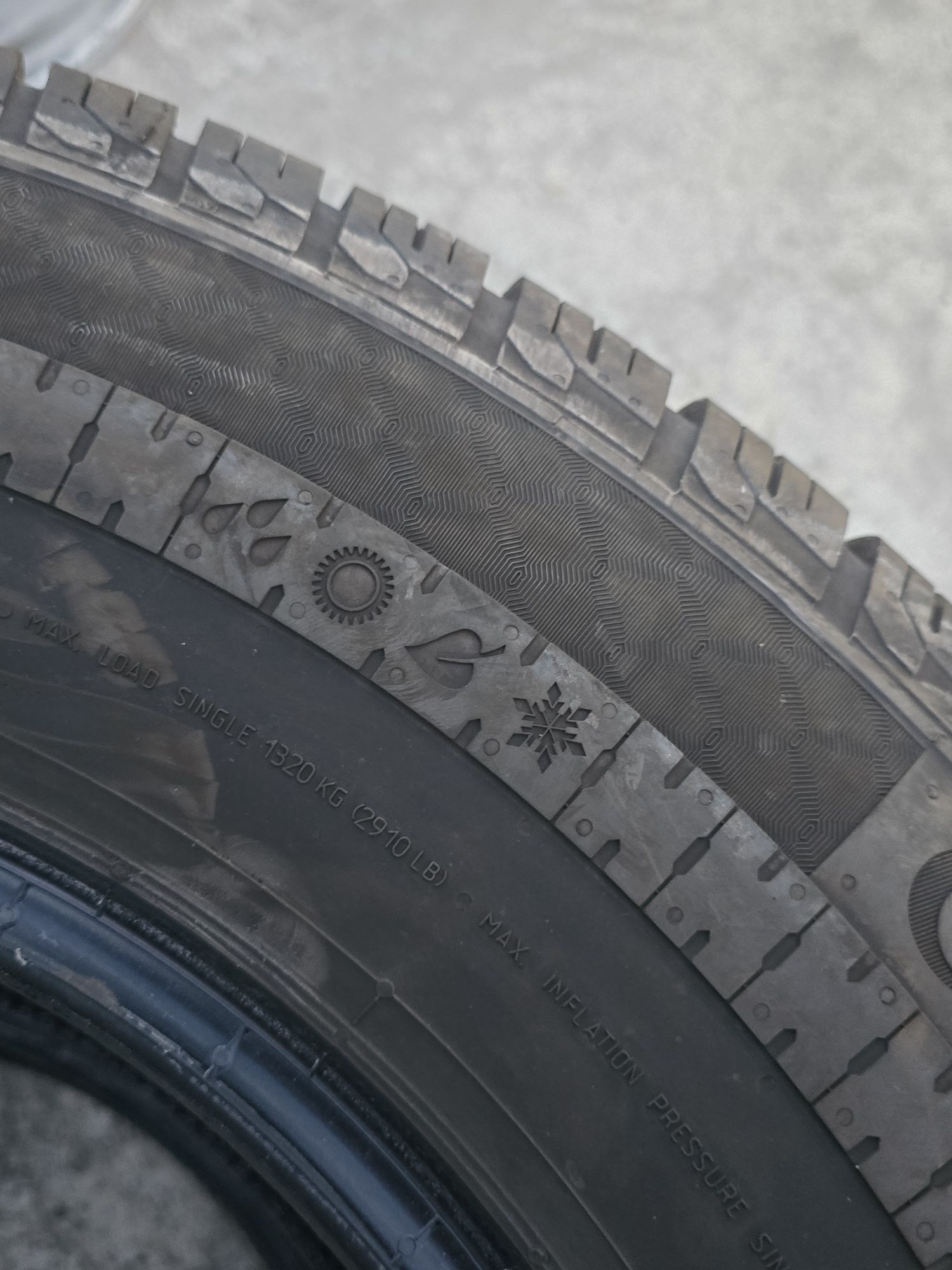 4 Броя Бусови Гуми 225/75/16C Continental 4,5 - 5mm 2018 и 2021DOT