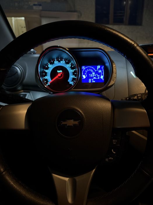 Spark srochno sotiladi