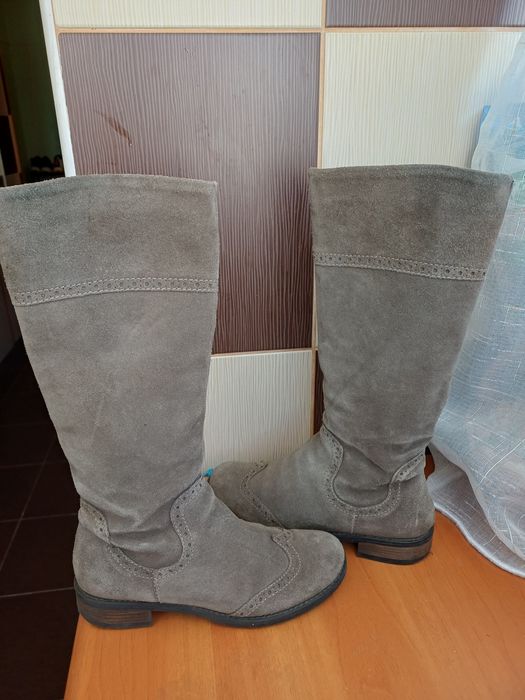 Vand cizme de dama din piele naturala  intoarsa.