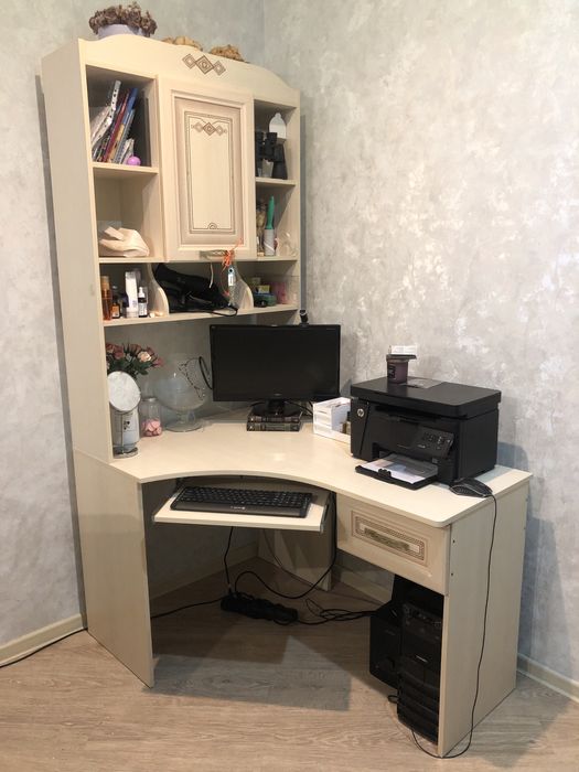 Продам компьютерный стол