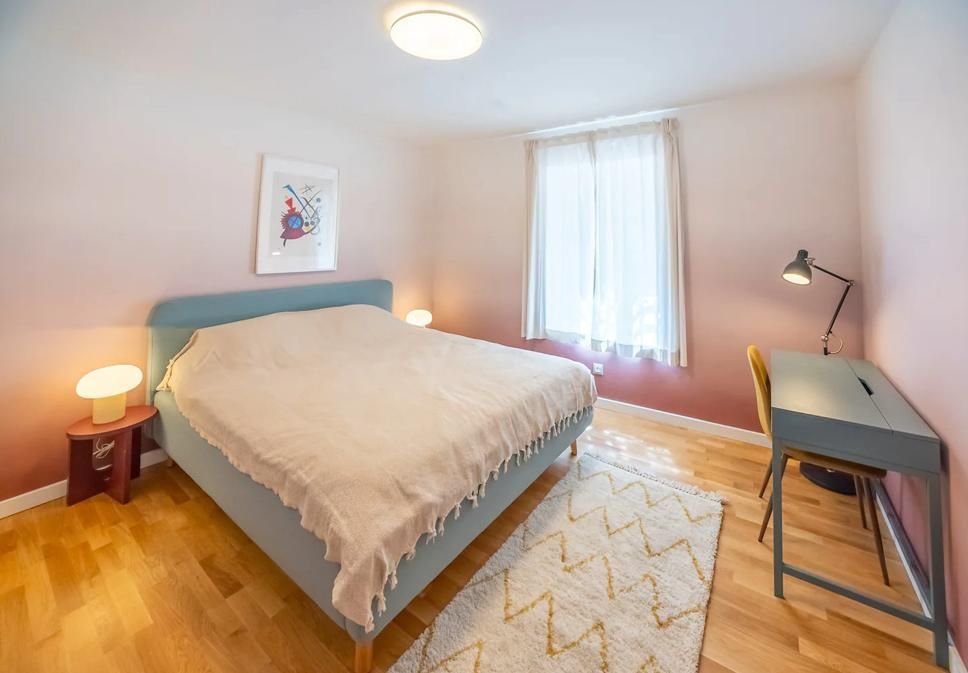 Дава се под наем Тристаен апартамент в София, Център - 96 кв.м за 700 € - Снимка #2