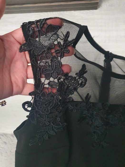 Черна рокля с дантела