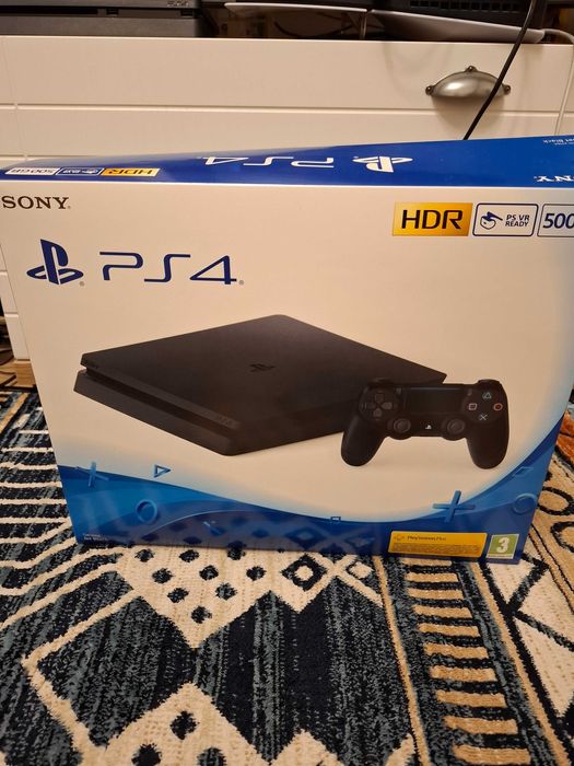 Vand PS4 cu 2  controllere originale