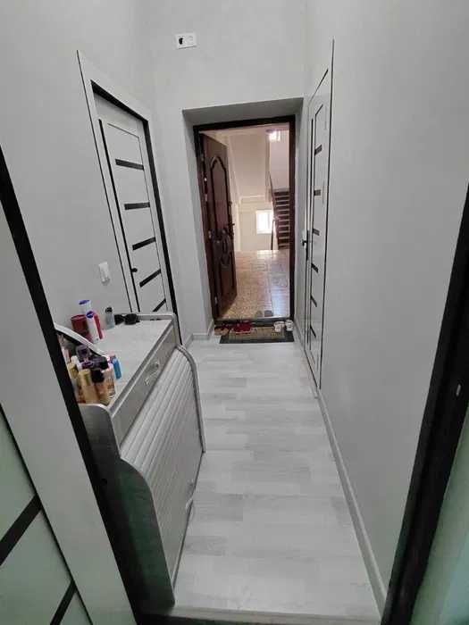 Янги домдан 1 хонали квартира барча жихозлари билан  сотилади 5-микрн