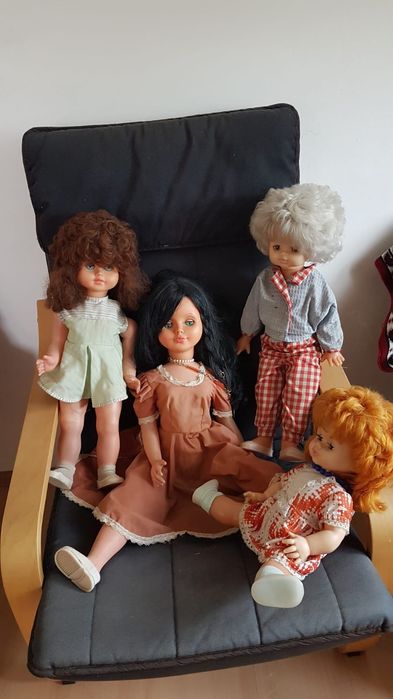 Vând 4 păpuși comuniste- 2 păpuși arădeanca  și 2 păpuși rusesti