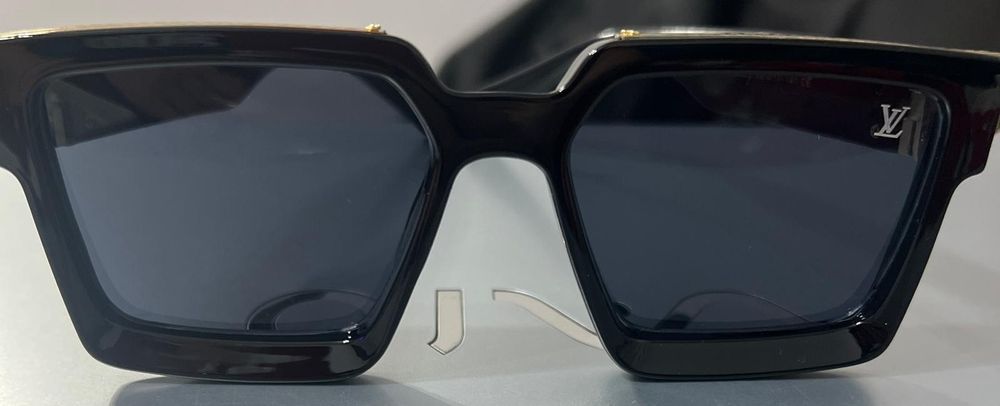 Ochelari de soare noi