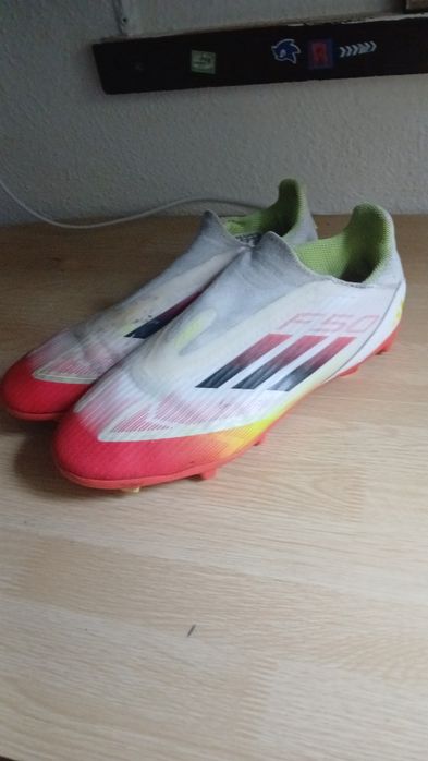 Ghete de fotbal adidas f50 leceless