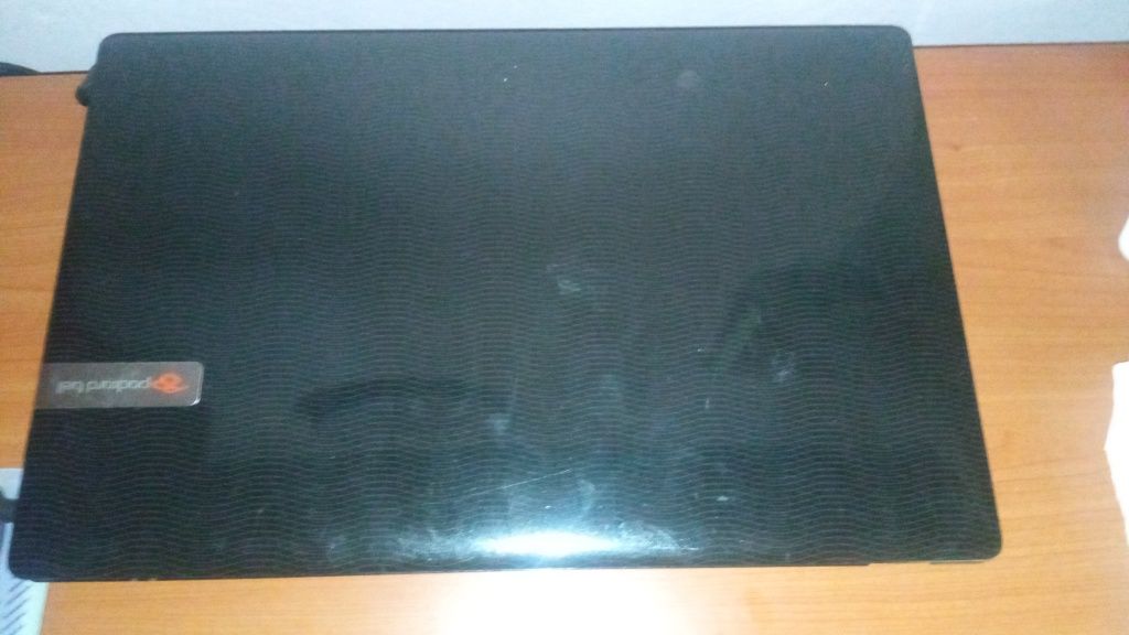 Vând laptop packard bell