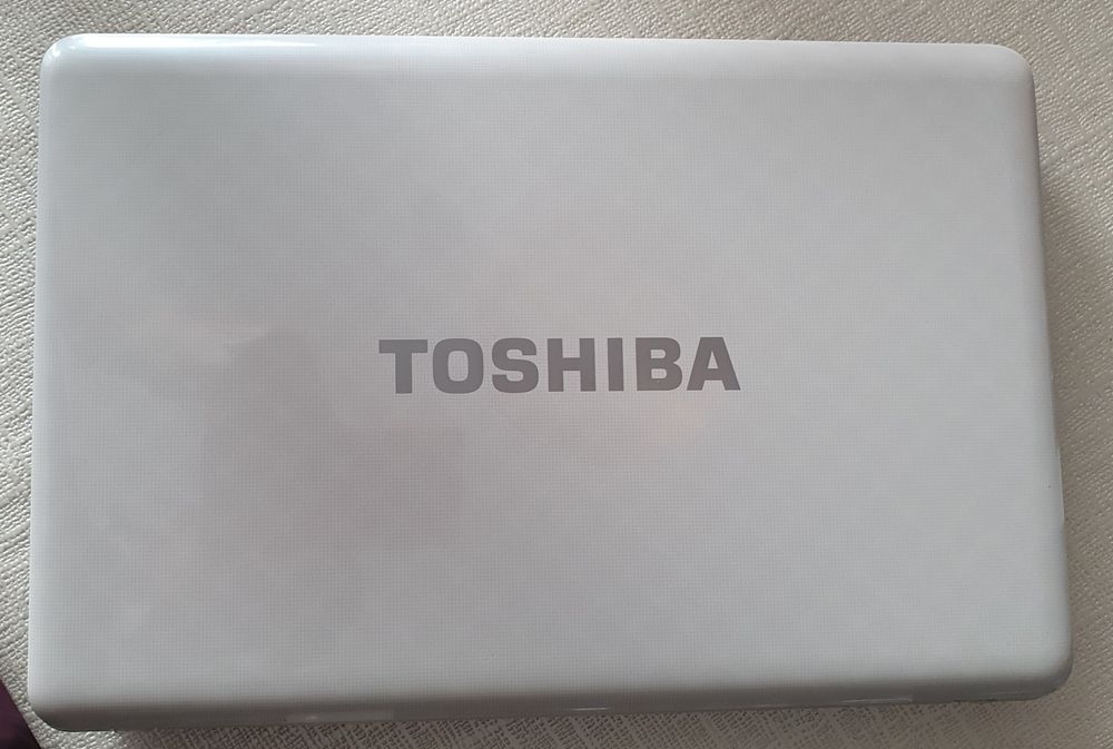 Лаптоп Toshiba Satellite upgrade с подаръци