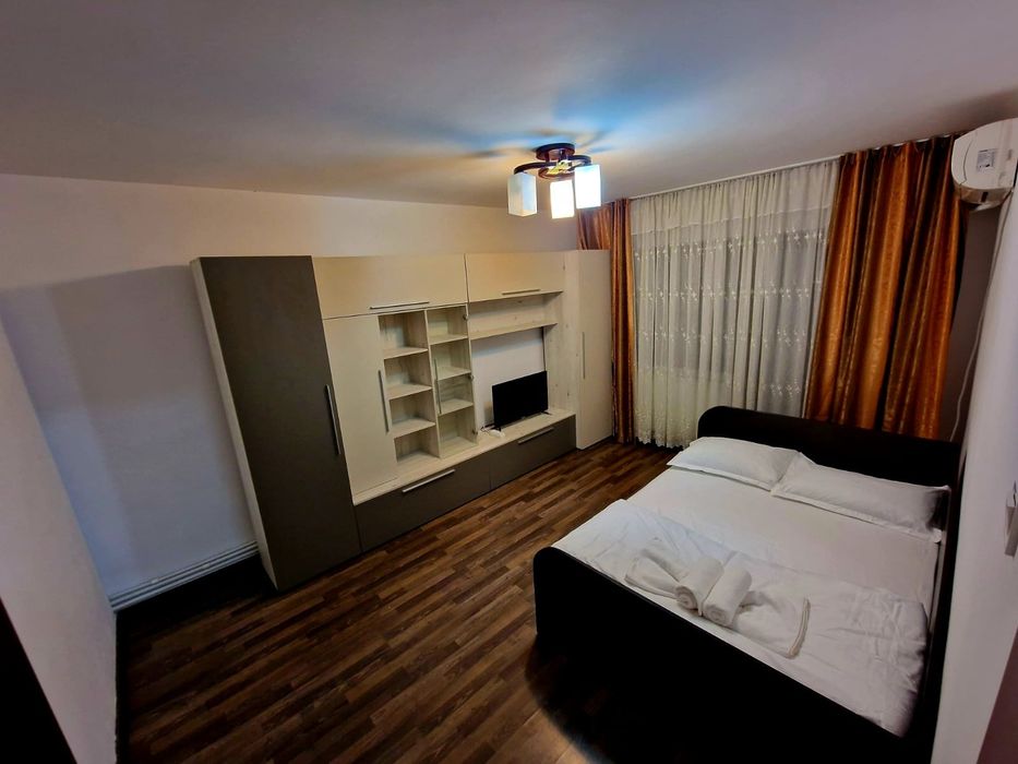 Inchiriez apartament 3 camere in Craiova