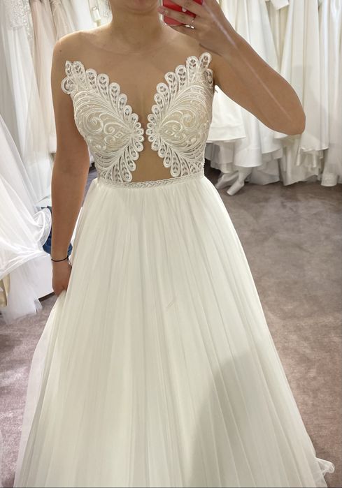 Rochie mireasa.in stare foarte buna,nu are accesorii incluse