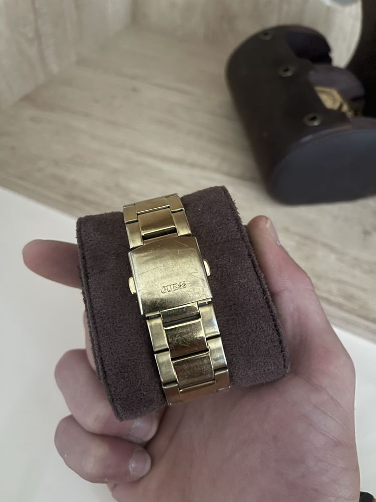 Мъжки часовник Guess – златен, добро състояние