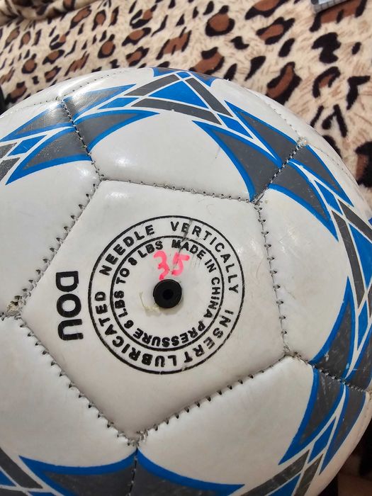 Minge de fotbal e buna eu am dat 35 lei pe i