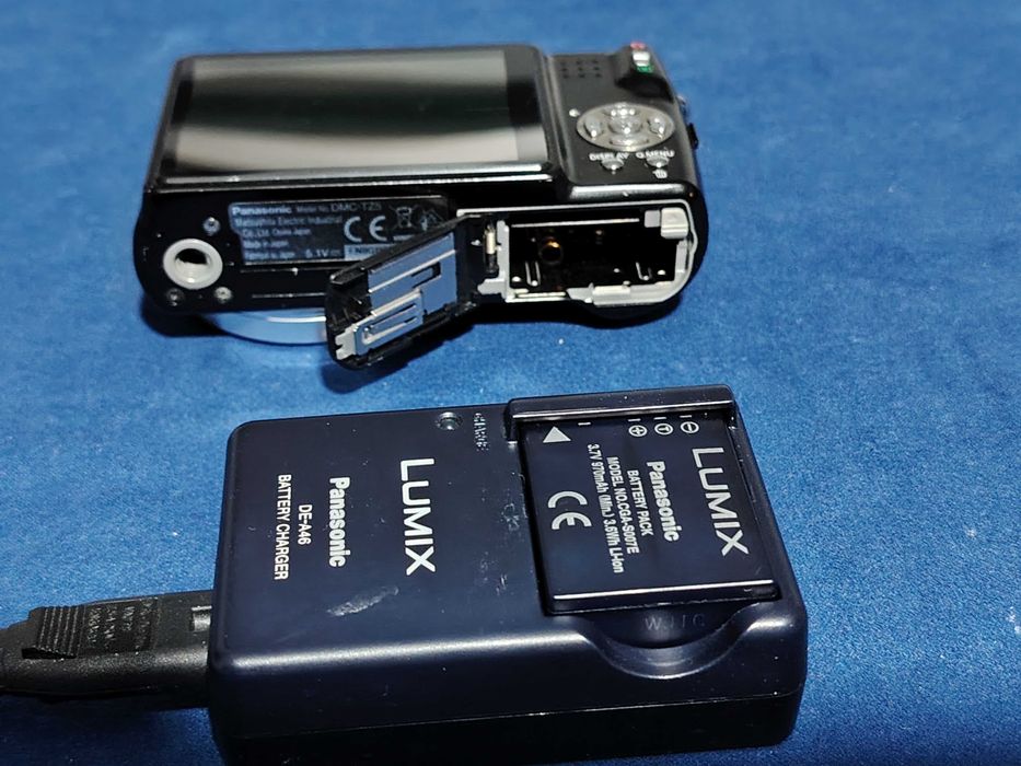 PANASONIC DMC-TZ5 cameră foto digitala, cu husă, cablu USB, manual