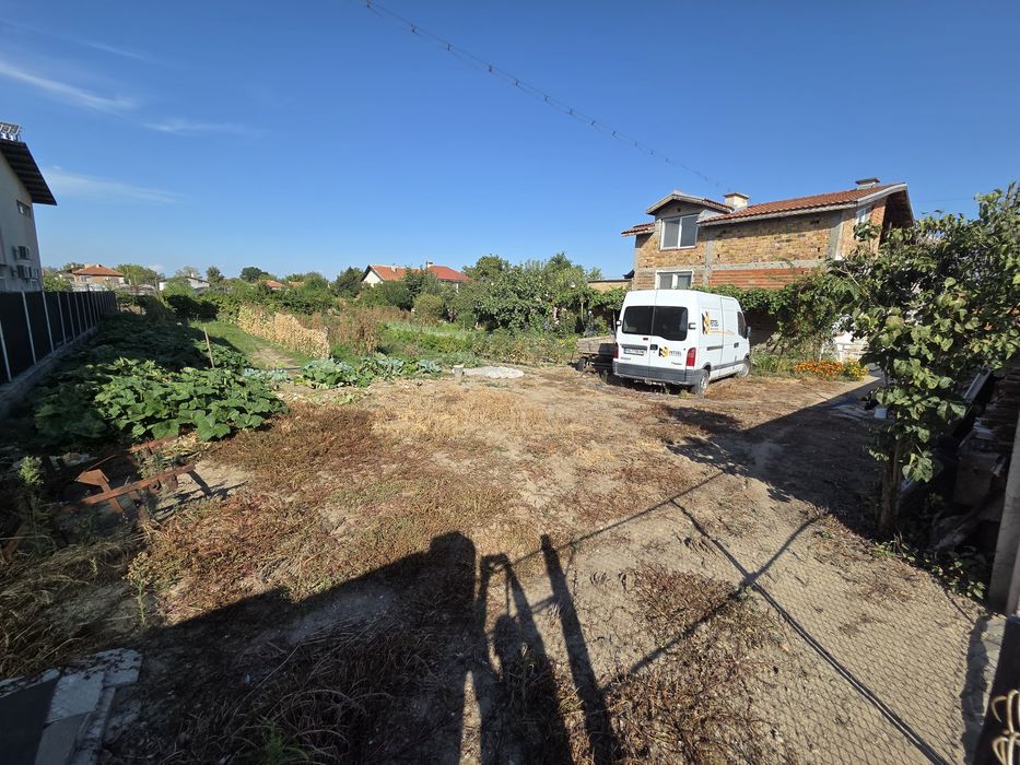 Парцел в с. Калековец-789 кв. Ограден на Асфалтов път