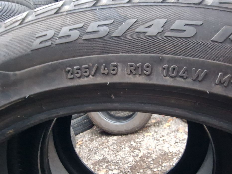 Anvelope 255/45R19 marca Pirelli, DOT 2024,6 mm