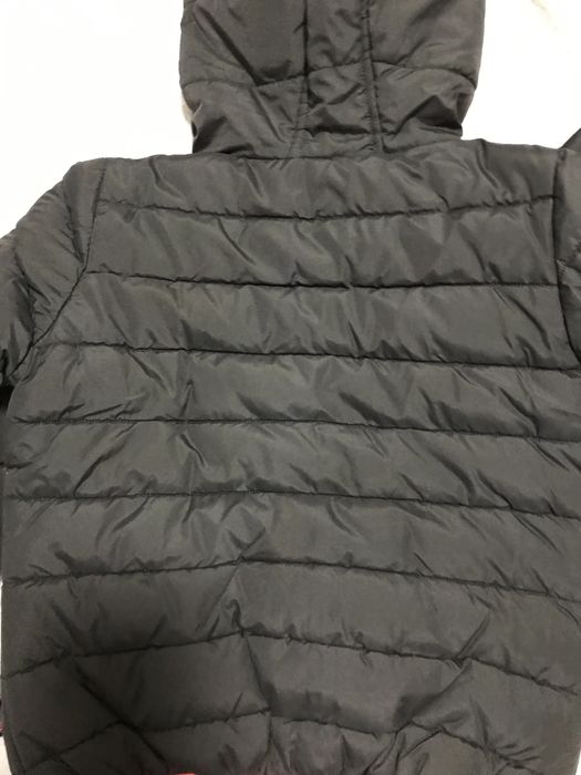 Продавам черно яке Найк за момче