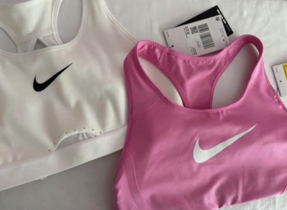 Vând Bustiere Nike