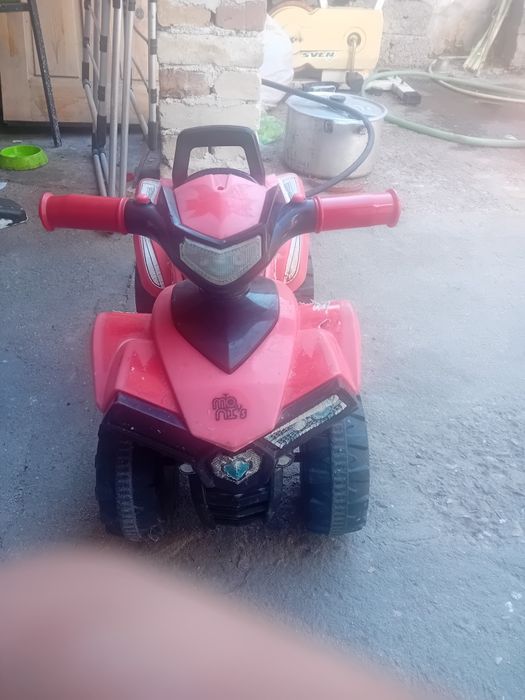 Бебешко бъди за бутане със няколко детски песни